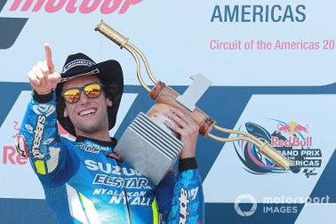 Alex Rins thắng ấn tượng trong ngày Marquez gặp tai nạn