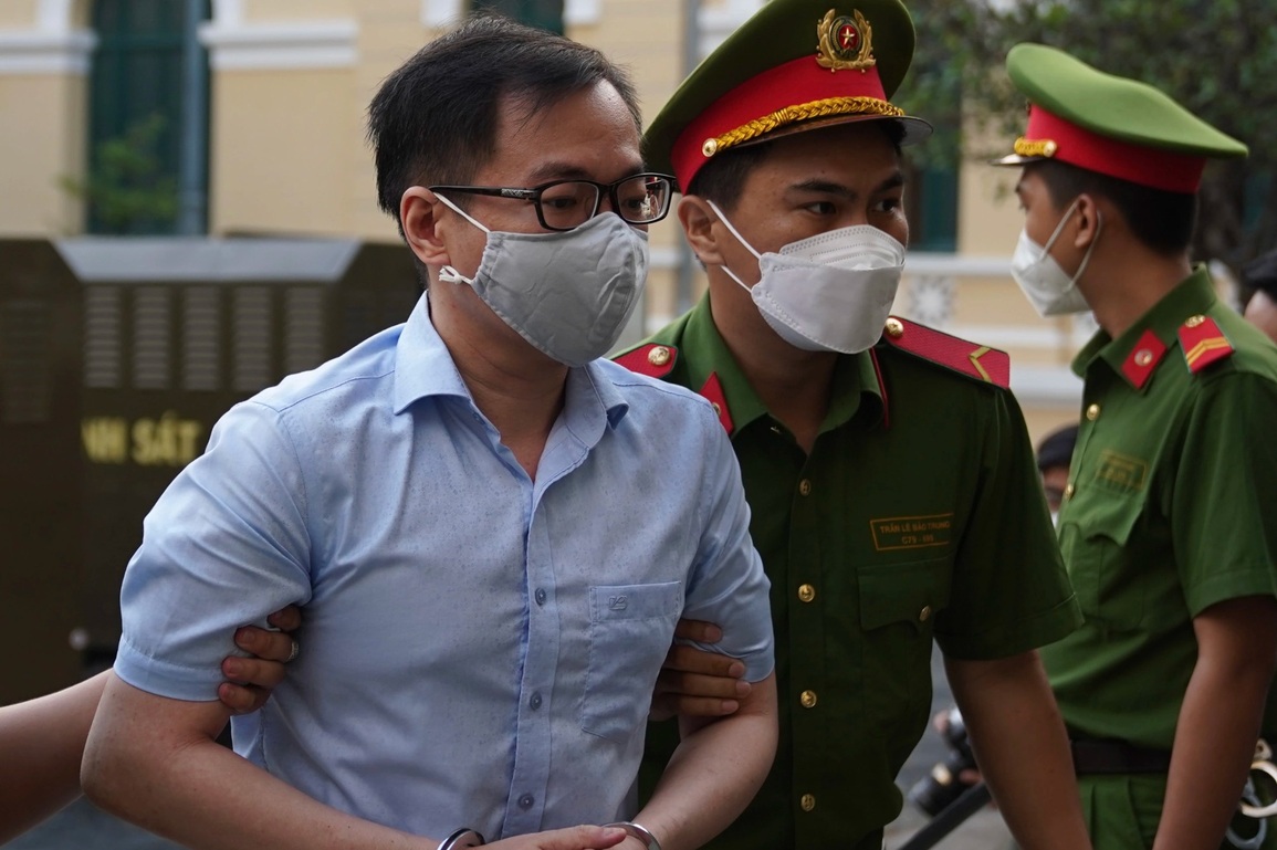 Ông Tất Thành Cang giới thiệu Công ty Nguyễn Kim tham gia vào SADECO? - 1 Ông Tất Thành Cang giới thiệu Công ty Nguyễn Kim tham gia vào SADECO? - 1