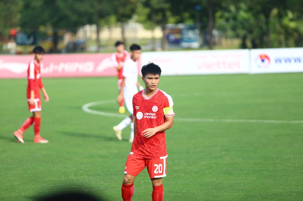 Điều ít biết về cầu thủ Việt Nam cao 1,68m xé lưới Thái Lan - 4 Điều ít biết về cầu thủ Việt Nam cao 1,68m xé lưới Thái Lan - 4