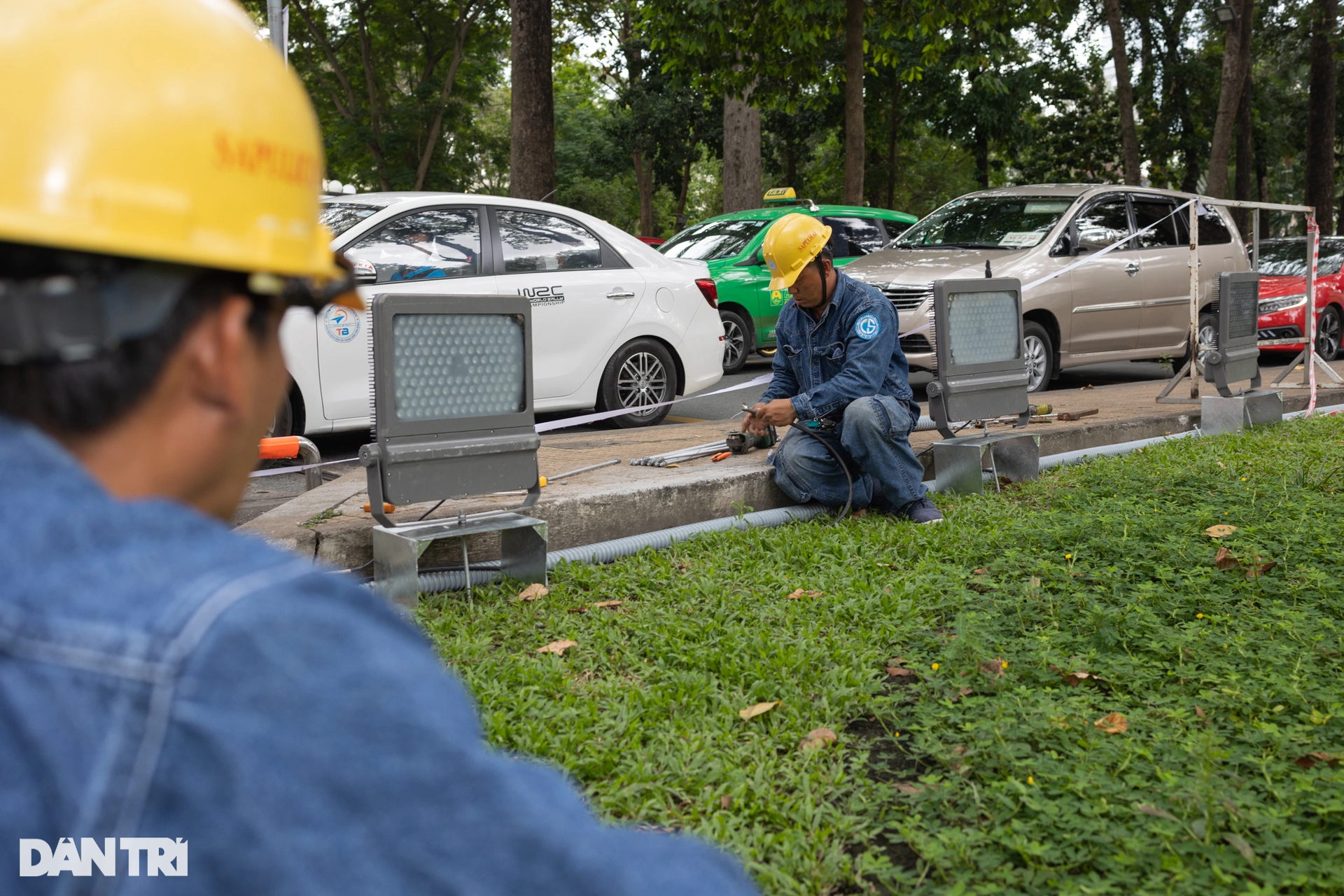 Tất bật chuẩn bị cho Hội hoa lớn nhất tại TPHCM - 11 Tất bật chuẩn bị cho Hội hoa lớn nhất tại TPHCM - 11