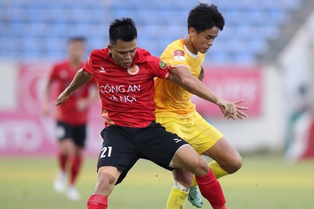 Văn Thanh bị thẻ đỏ, CLB Công an Hà Nội bất ngờ để thua Quảng Nam - 1 Văn Thanh bị thẻ đỏ, CLB Công an Hà Nội bất ngờ để thua Quảng Nam - 1