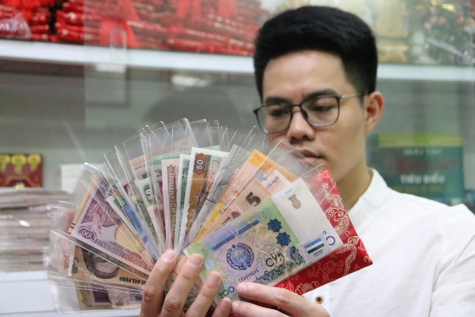 Kỷ lục gia 9x sở hữu bộ sưu tập tiền đồ sộ nhất Việt Nam - 1 Kỷ lục gia 9x sở hữu bộ sưu tập tiền đồ sộ nhất Việt Nam - 1