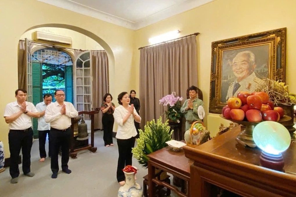 Bộ trưởng Bộ Nội vụ thành kính tưởng nhớ Đại tướng Võ Nguyên Giáp - 1 Bộ trưởng Bộ Nội vụ thành kính tưởng nhớ Đại tướng Võ Nguyên Giáp - 1