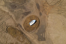 Hạn hán ở nhiều nơi trên thế giới, sông hồ cạn trơ đáy