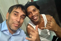 Đãi ngộ đặc biệt của Ronaldinho khi ở trong tù