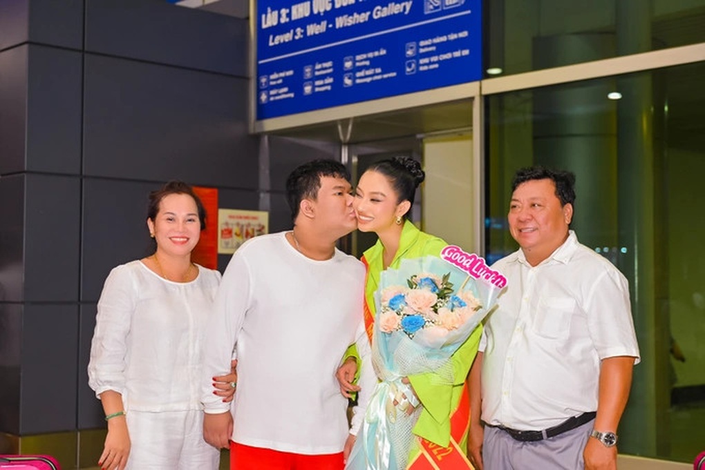 Á hậu Hoàn cầu 2022 Lâm Thu Hồng: Xác định lo cho em trai tự kỷ cả đời - 6 Á hậu Hoàn cầu 2022 Lâm Thu Hồng: Xác định lo cho em trai tự kỷ cả đời - 6