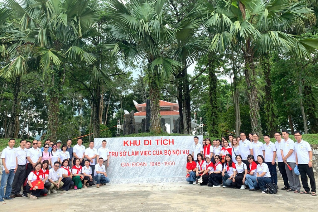 Cán bộ, phóng viên báo Dân trí về nguồn thăm Khu di tích lịch sử Tân Trào - 4