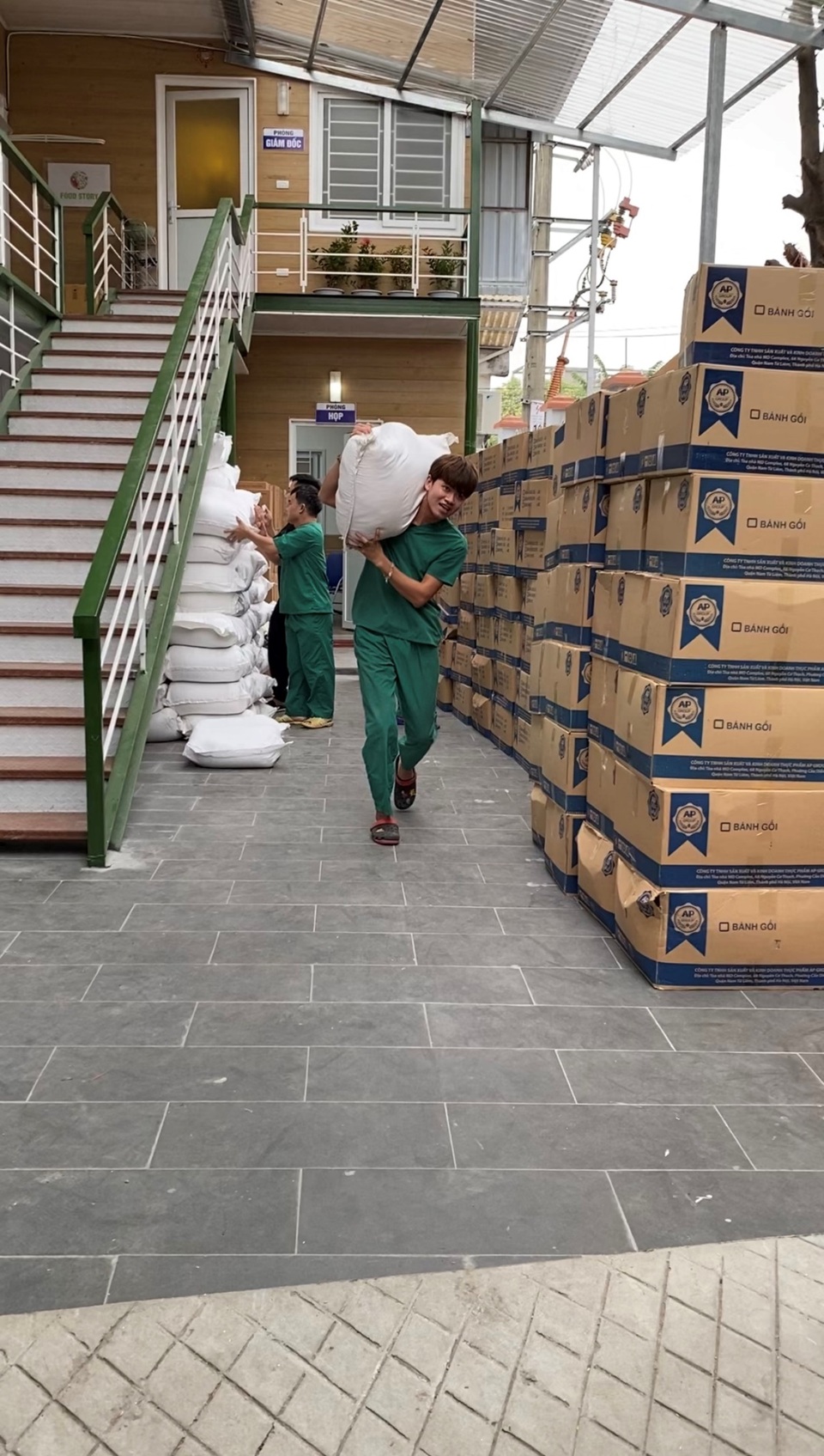 Chuyến đi cứu trợ miền Trung thứ 2 của Nhà máy y dược phẩm Vĩnh Điển. - 4