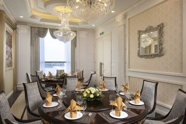 Say đắm thưởng ngoạn “lâu đài ánh sáng” chốn thiên đường hang động