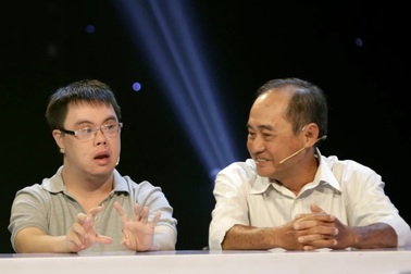 Người cha 72 tuổi và 30 năm đồng hành cùng cậu con trai mắc bệnh down