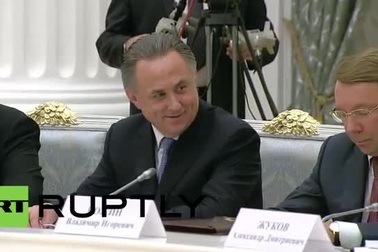 Putin tặng sách tự học tiếng Anh cho Bộ trưởng dịp sinh nhật