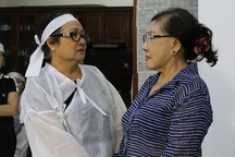 Đông đảo nghệ sĩ nổi tiếng tới viếng NSƯT Thanh Sang