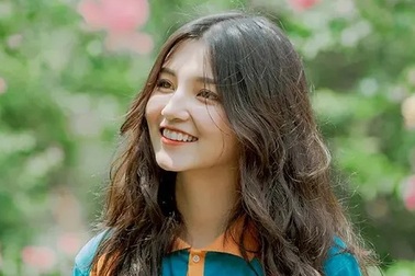 Hot girl trường Thương mại gia cảnh thuần nông chăm kiếm tiền để tự vươn lên