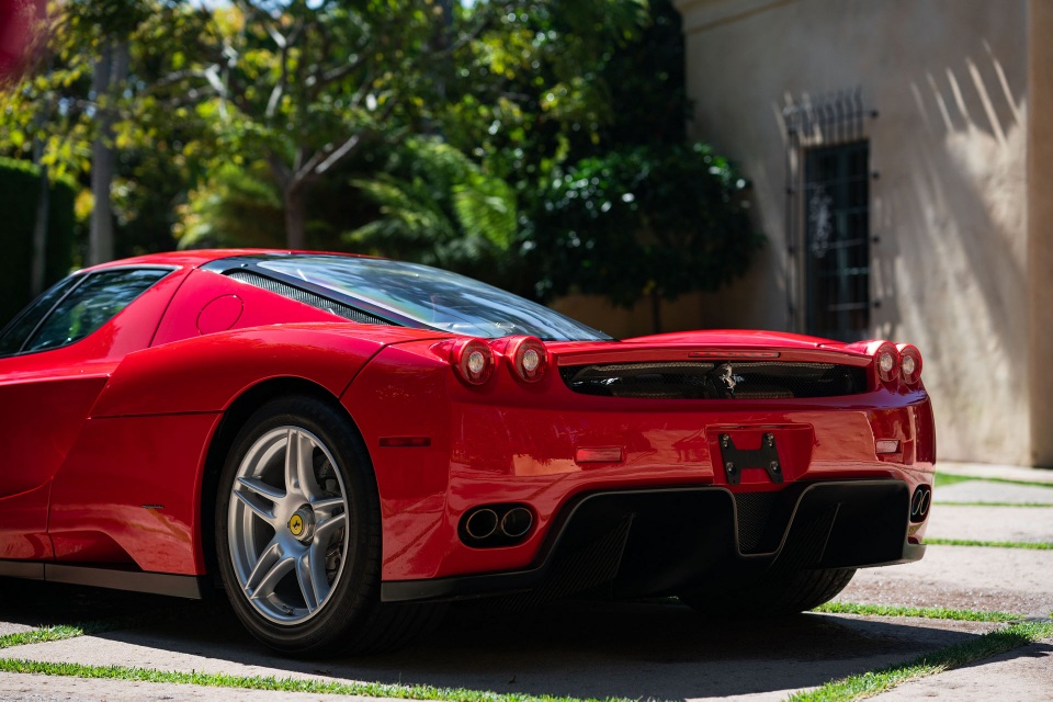 Soi chi tiết siêu xe Ferrari Enzo vừa lập kỷ lục bán đấu giá trực tuyến - 13 Soi chi tiết siêu xe Ferrari Enzo vừa lập kỷ lục bán đấu giá trực tuyến - 13