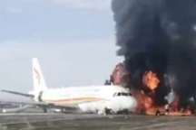 Máy bay Trung Quốc bốc cháy dữ dội trước khi cất cánh