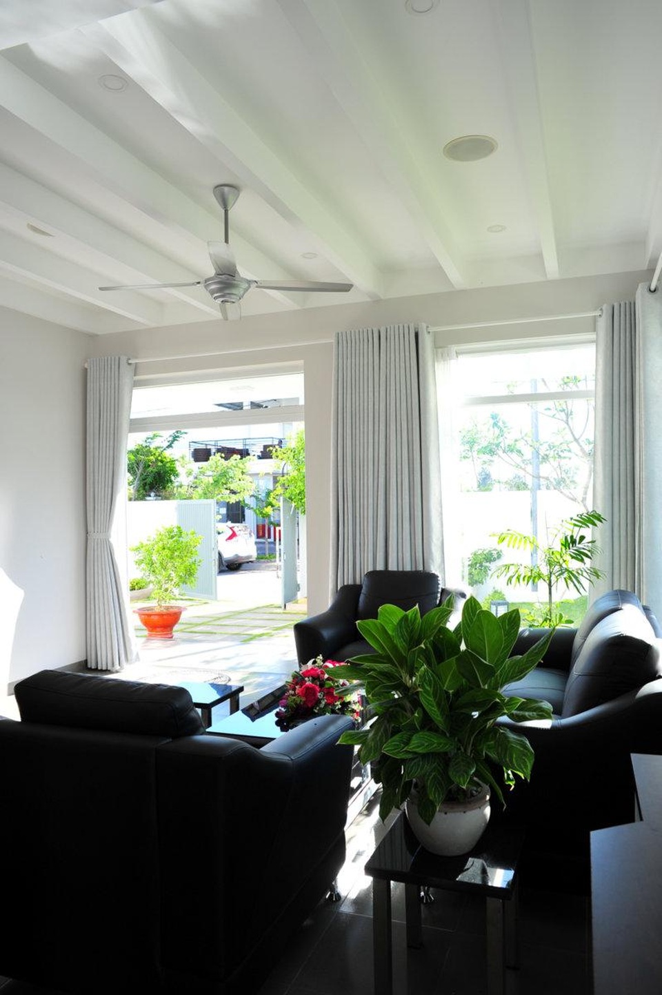 Con trai xây tặng bố mẹ ở Bạc Liêu biệt thự trắng đẹp như trời Âu - 7