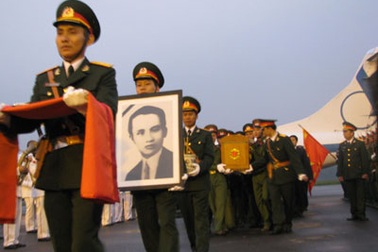 Đưa hài cốt cố Tổng Bí thư Hà Huy Tập về quê 