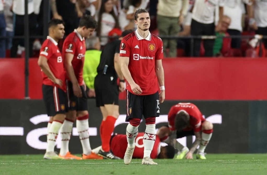 HLV Erik Ten Hag nổi cơn thịnh nộ, sẵn sàng tống khứ các ngôi sao Man Utd - 1 HLV Erik Ten Hag nổi cơn thịnh nộ, sẵn sàng tống khứ các ngôi sao Man Utd - 1
