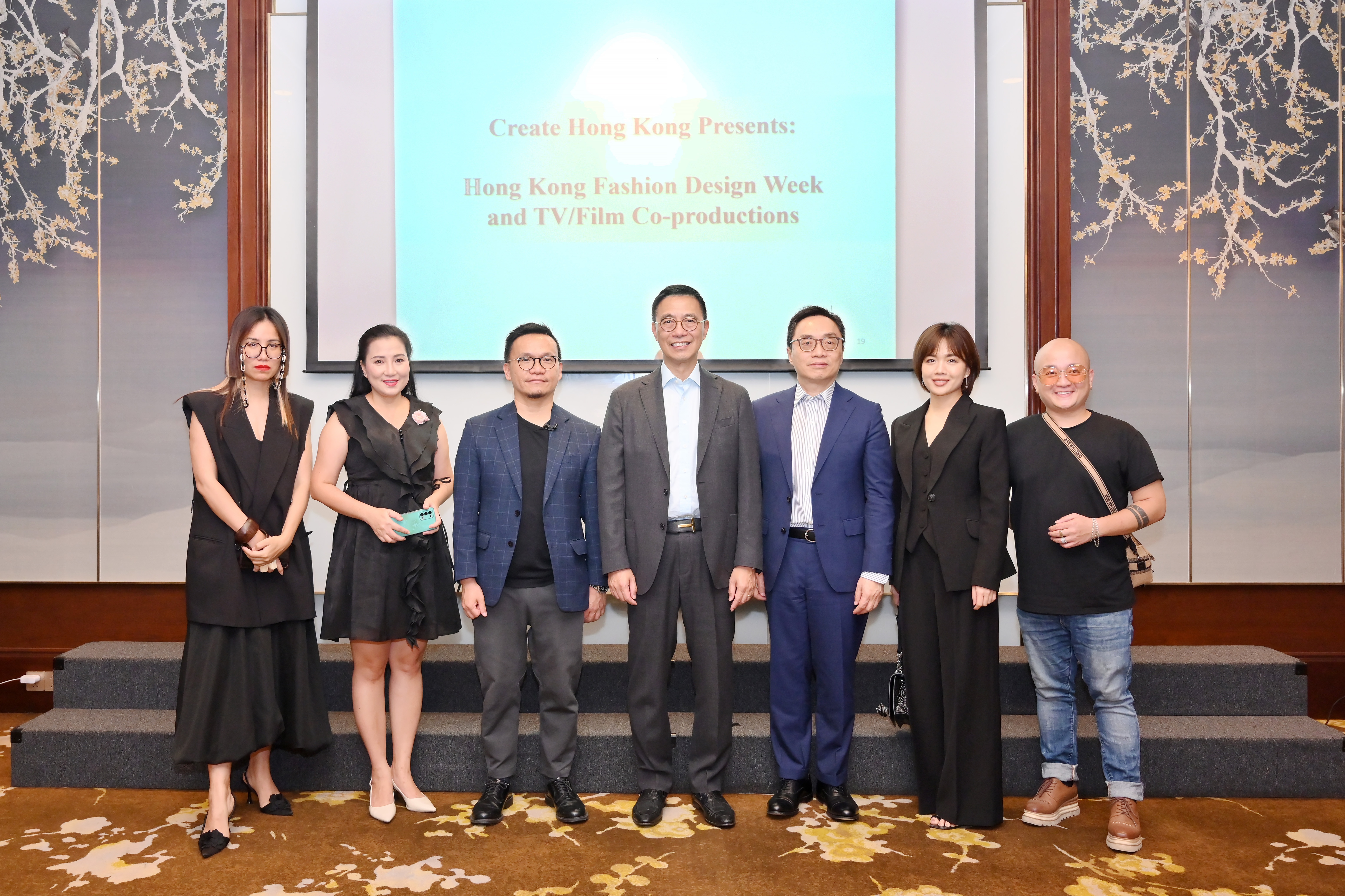 Thúc đẩy hợp tác về thời trang, điện ảnh giữa Việt Nam và Hong Kong - 1
