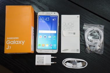 Đập hộp Galaxy J7 chính hãng tại Việt Nam