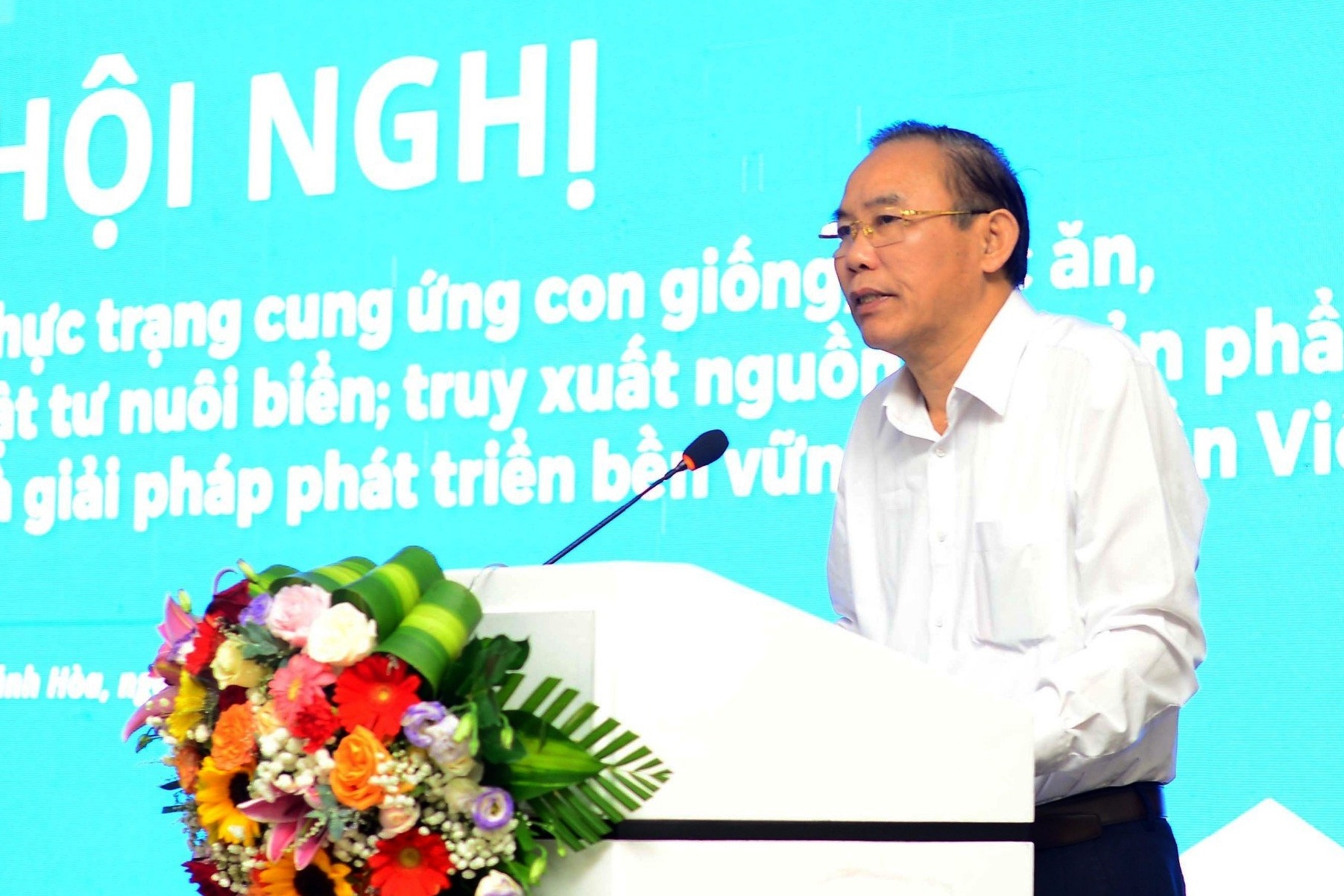 បង្កង១០០តោនលក់តែគ្មានអ្នកទិញ កសិករជួបបញ្ហាទៀត - ៤ 100 tấn tôm hùm bông bán không ai mua, nông dân lại ngồi trên lửa - 4