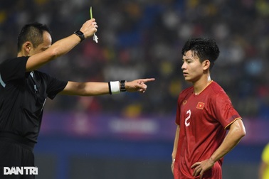 Tiết lộ bất ngờ về trọng tài rút 2 thẻ đỏ với cầu thủ U22 Malaysia