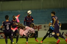 Tiến Linh mờ nhạt, Bình Dương thua sốc trước đội bét bảng Hà Tĩnh