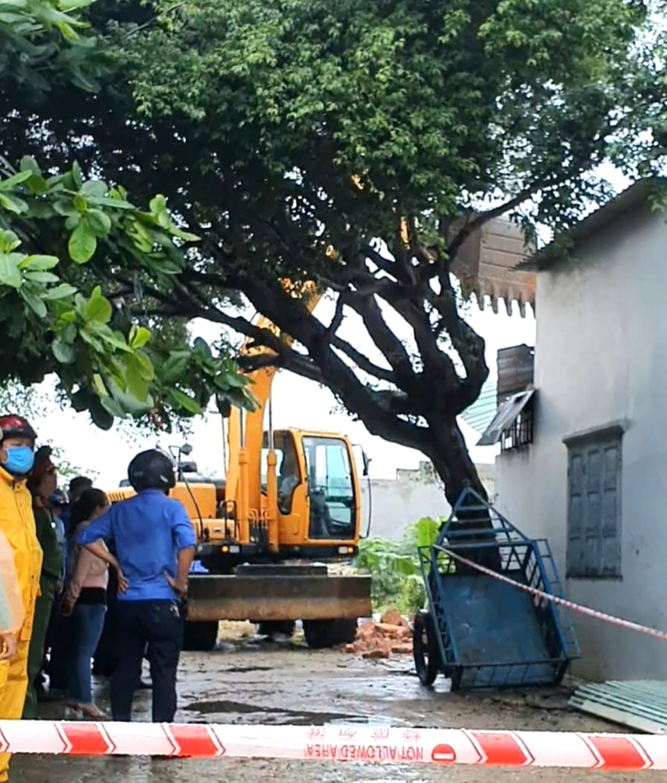 Vụ côn đồ đập phá nhà dân: Cưỡng chế công trình xây dựng sai phạm! - 1 Vụ côn đồ đập phá nhà dân: Cưỡng chế công trình xây dựng sai phạm! - 1