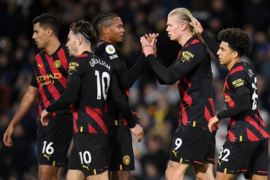 Haaland thăng hoa, Man City tiếp tục bám đuổi Arsenal