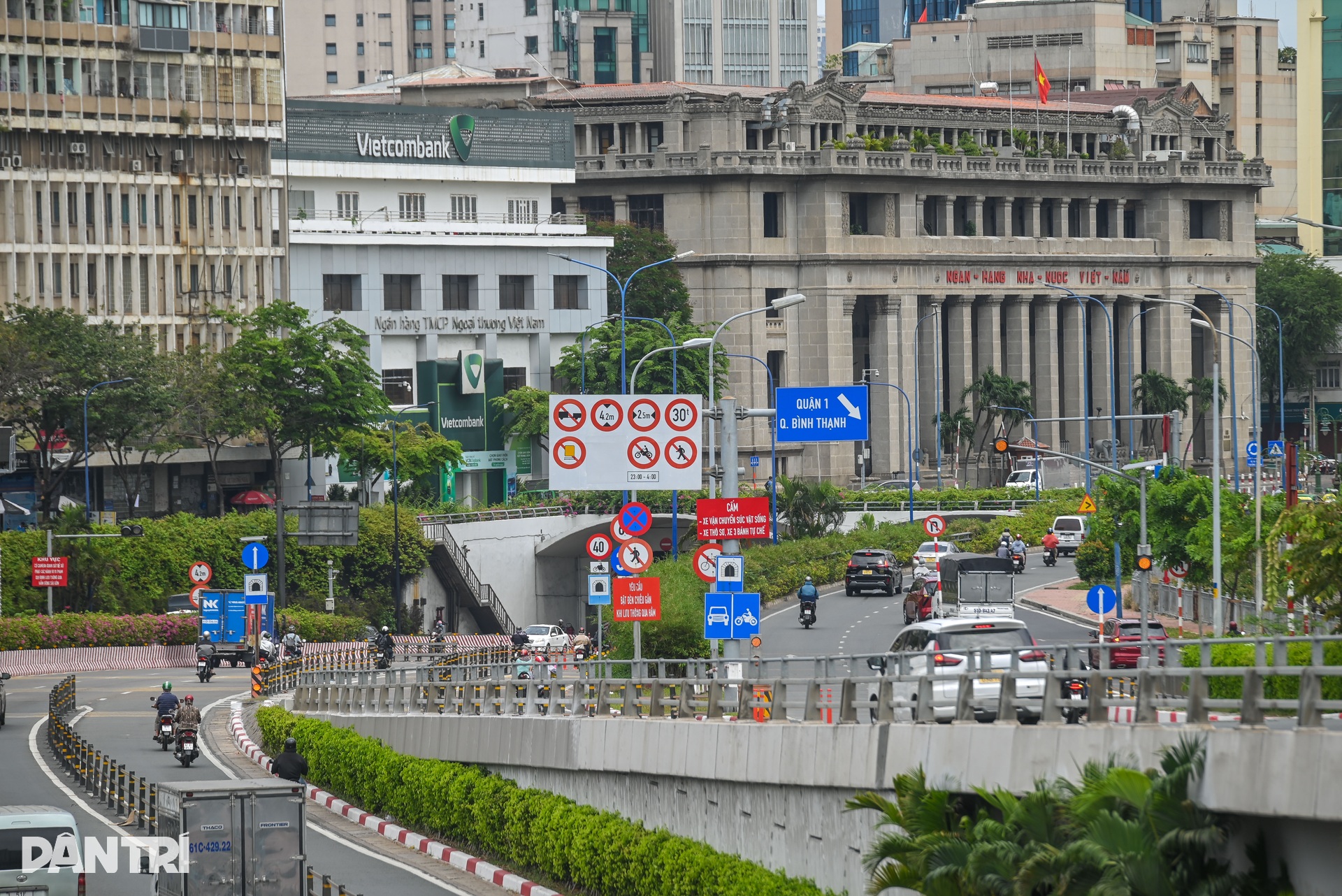 Ma trận biển báo giao thông đánh đố tài xế ở TPHCM - 13 Ma trận biển báo giao thông đánh đố tài xế ở TPHCM - 13