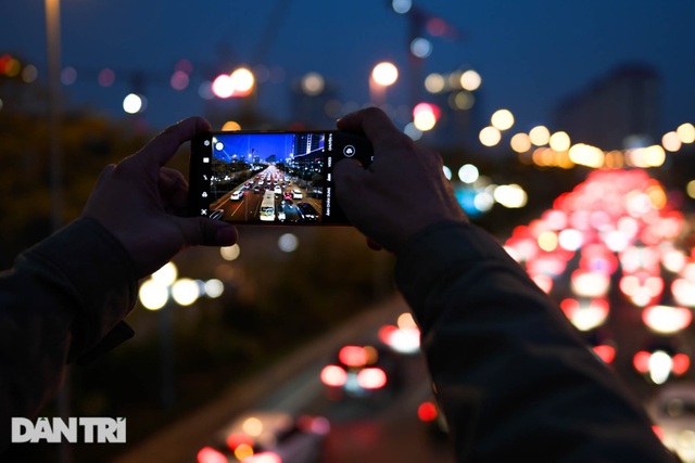 Hàng nghìn ôtô chôn chân tại cầu Nhật Tân ngày cuối kỳ nghỉ lễ - 14 Hàng nghìn ôtô chôn chân tại cầu Nhật Tân ngày cuối kỳ nghỉ lễ - 14