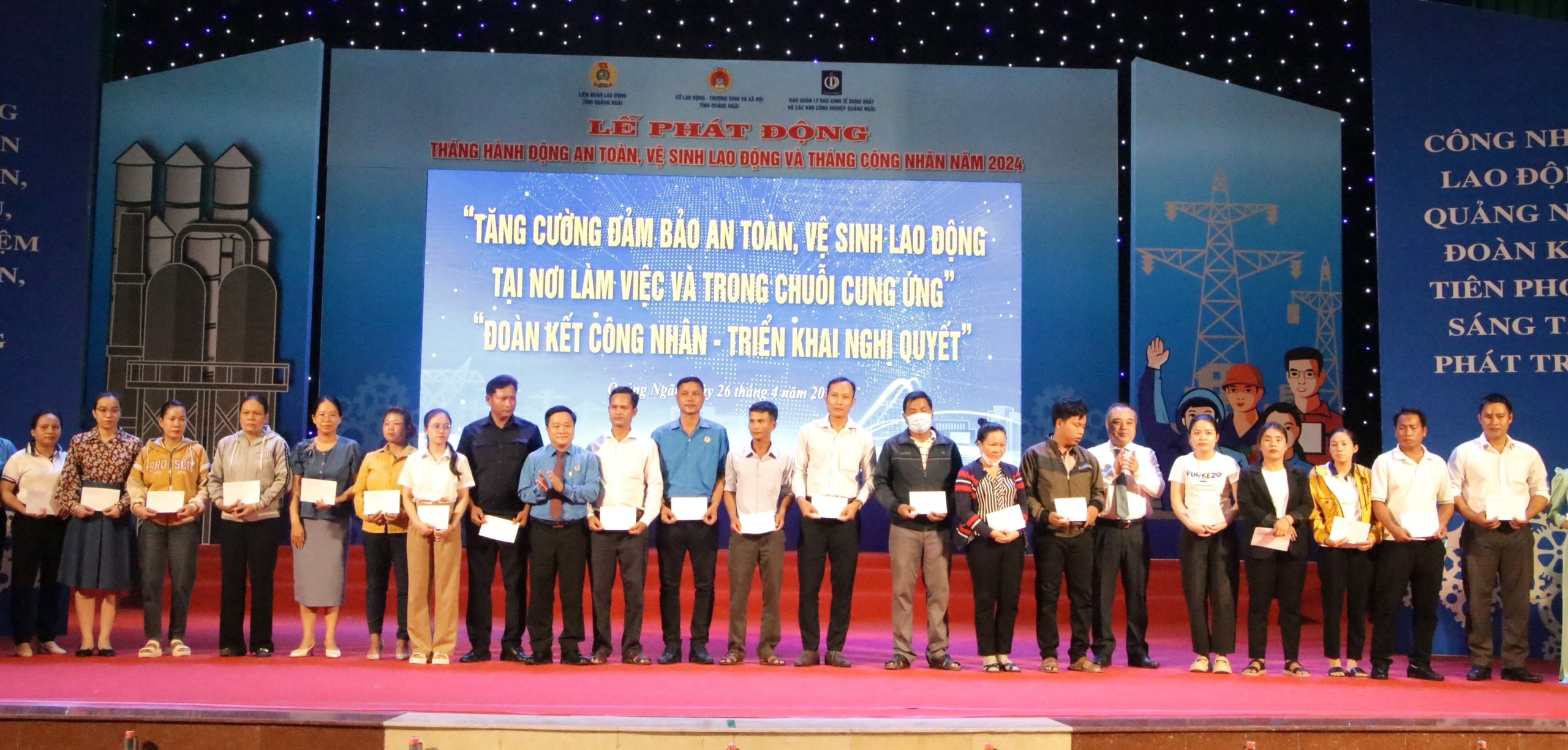 trao bằng khen cho tập thể.jpg trao bằng khen cho tập thể.jpg