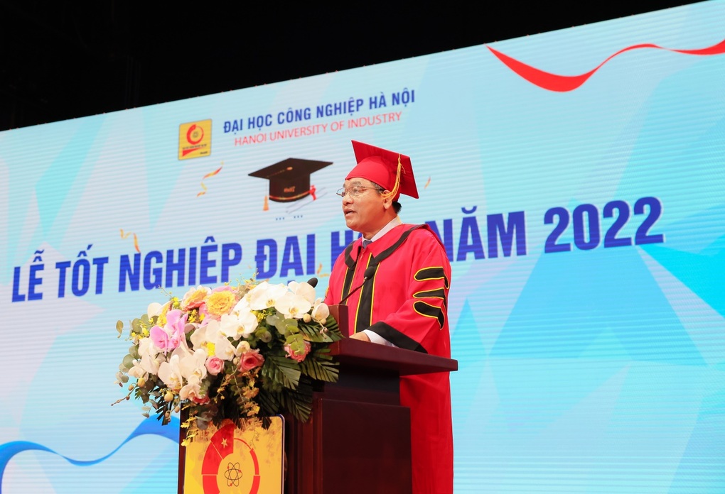 Lễ tốt nghiệp đáng nhớ của 5.500 tân cử nhân Trường ĐH Công nghiệp Hà Nội - 2 Lễ tốt nghiệp đáng nhớ của 5.500 tân cử nhân Trường ĐH Công nghiệp Hà Nội - 2