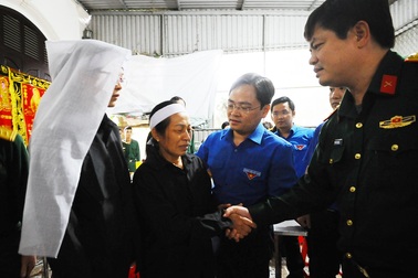 Trung ương Đoàn nhanh chóng hỗ trợ, động viên bà con vùng lũ miền Trung