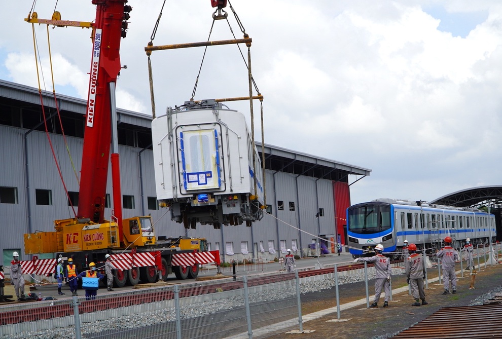 TPHCM: Đoàn tàu metro số 4 và 5 về depot Long Bình - 6 TPHCM: Đoàn tàu metro số 4 và 5 về depot Long Bình - 6