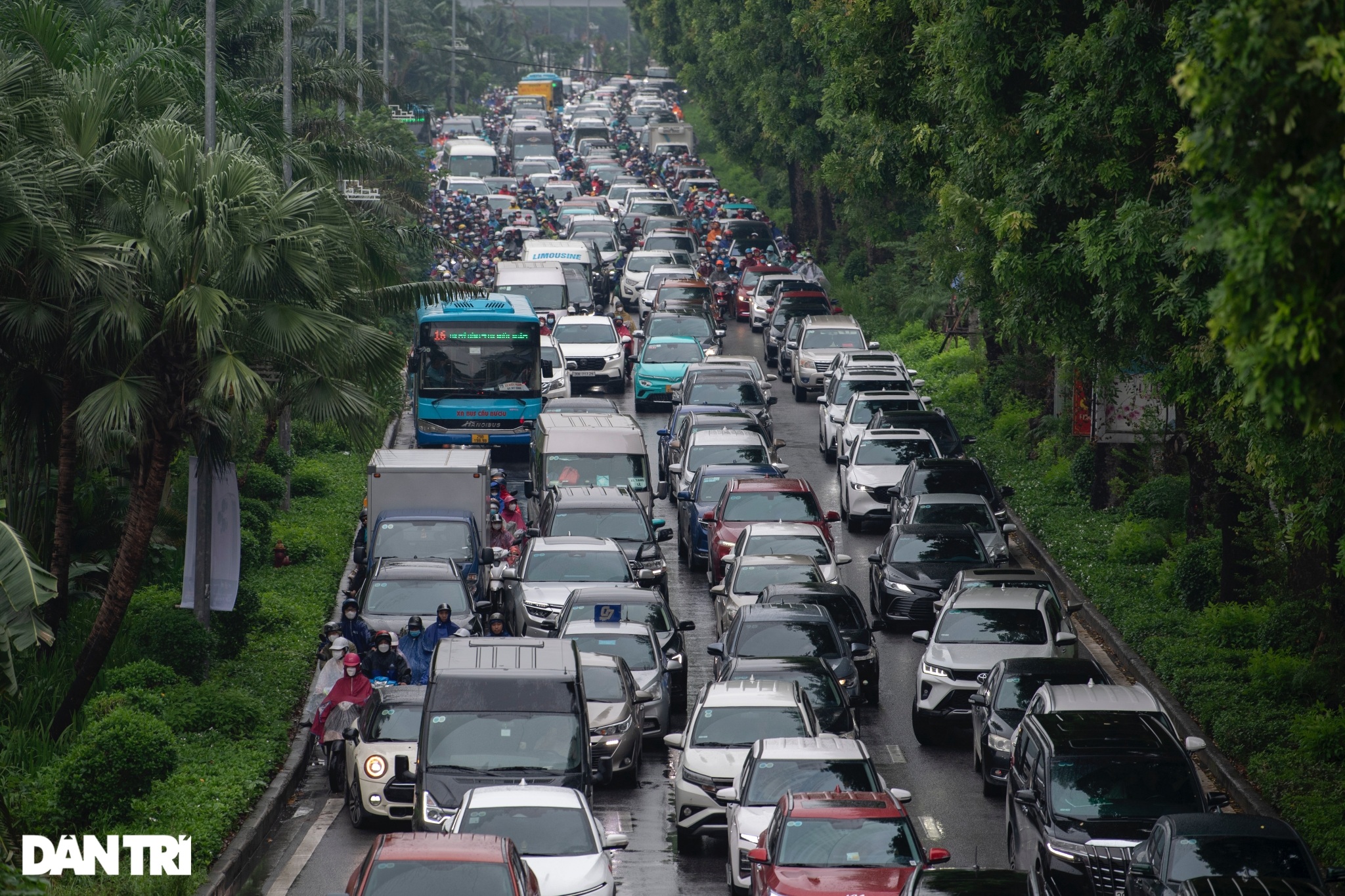 View - Hà Nội ùn tắc nhiều tuyến phố buổi sáng đầu tuần | Báo Dân trí