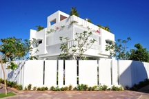 Con trai xây tặng bố mẹ ở Bạc Liêu biệt thự trắng đẹp như trời Âu