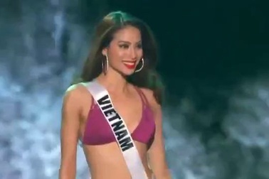 Phạm Hương và màn trình diễn bikini tại Hoa hậu Hoàn vũ Thế giới.