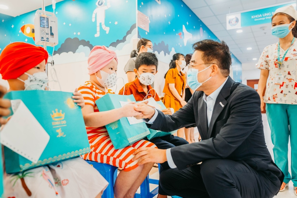 Bảo hiểm Shinhan Life: Trao hi vọng cho bệnh nhi ung thư máu - 2 Bảo hiểm Shinhan Life: Trao hi vọng cho bệnh nhi ung thư máu - 2