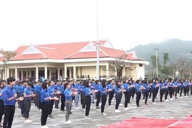 Màn đồng diễn 3000 đoàn viên thanh niên gây bão. (Thực hiện: Vinhmedia)