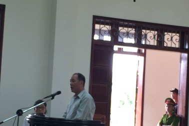 Chiếm đoạt lương công nhân để... "tri ân" khách hàng (!?)