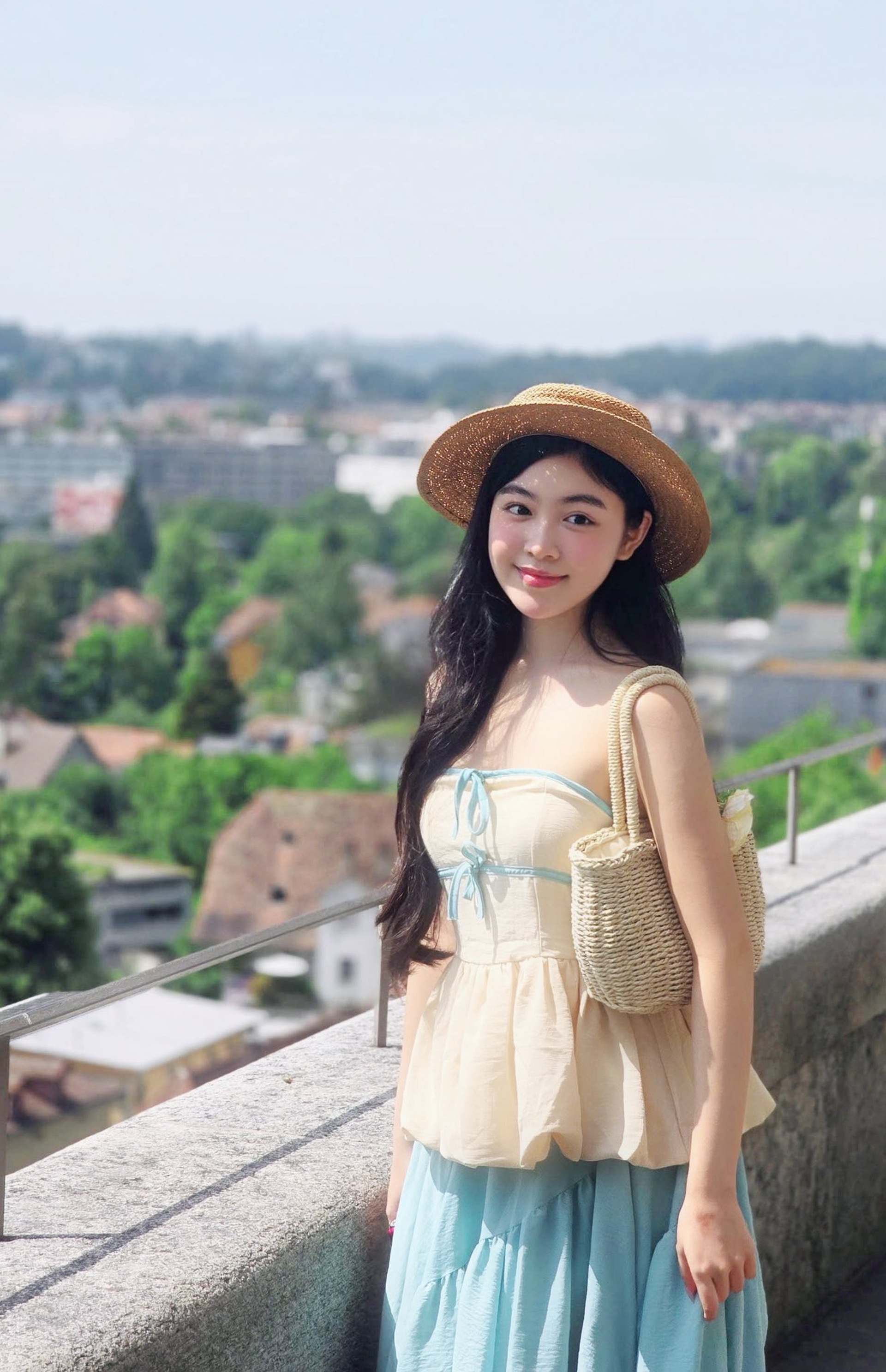 Lọ Lem tuổi 20: Nhan sắc rạng ngời cầm kỳ thi họa, sở hữu xe tiền tỷ - 12 Lọ Lem tuổi 20: Nhan sắc rạng ngời cầm kỳ thi họa, sở hữu xe tiền tỷ - 12