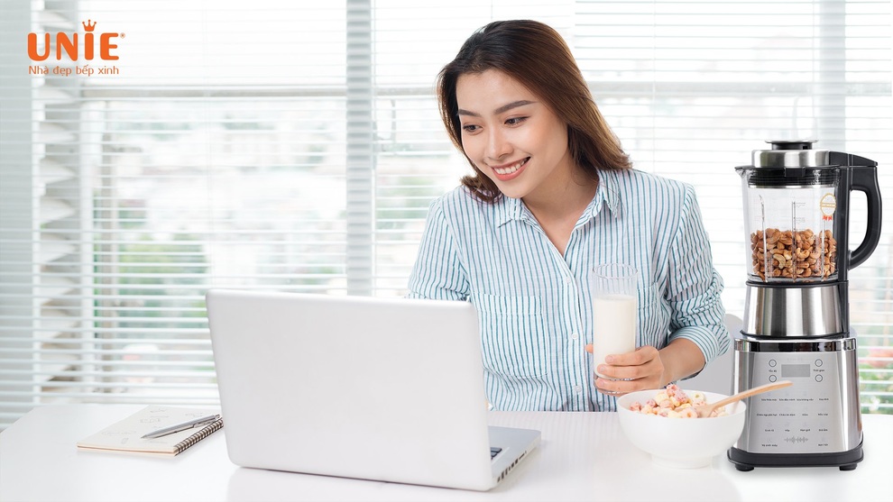 Các chị em văn phòng cũng theo trào lưu uống sữa hạt nhảy giữ dáng - 2 Các chị em văn phòng cũng theo trào lưu uống sữa hạt nhảy giữ dáng - 2