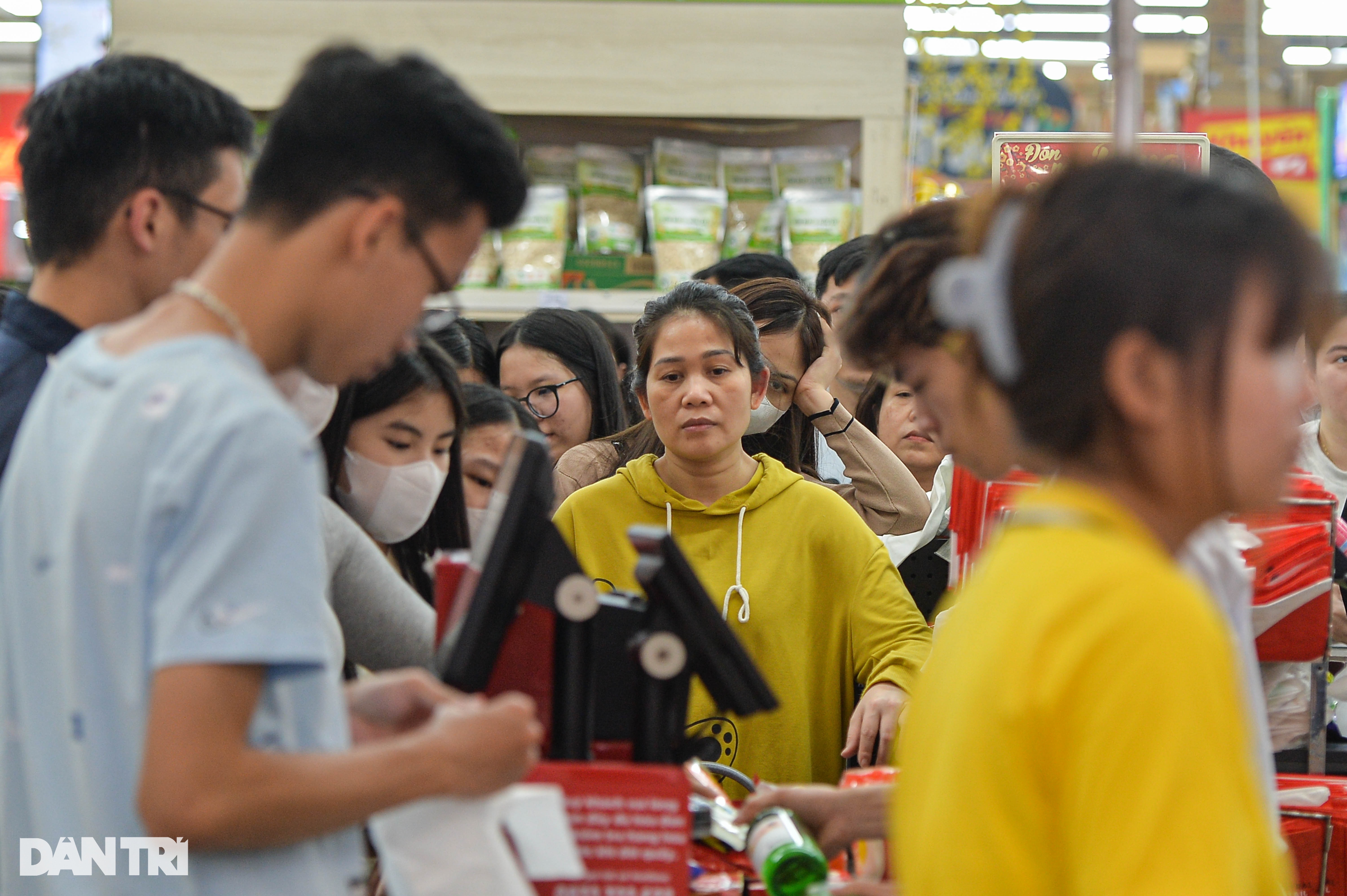 Kẻ khóc, người cười giữa chợ truyền thống và siêu thị ngày giáp Tết - 13