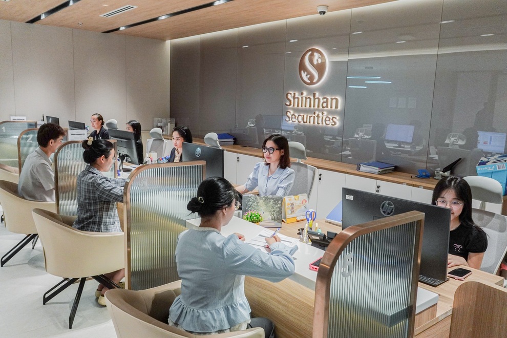 Chứng khoán Shinhan gia hạn ưu đãi “Miễn phí trọn đời” đến cuối năm 2025 - 3 Chứng khoán Shinhan gia hạn ưu đãi “Miễn phí trọn đời” đến cuối năm 2025 - 3