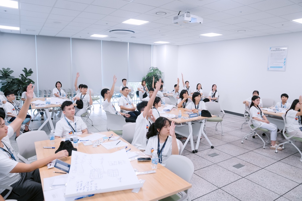 Samsung hoàn tất tập huấn cho top 40 cuộc thi Solve for Tomorrow 2024 - 1 Samsung hoàn tất tập huấn cho top 40 cuộc thi Solve for Tomorrow 2024 - 1