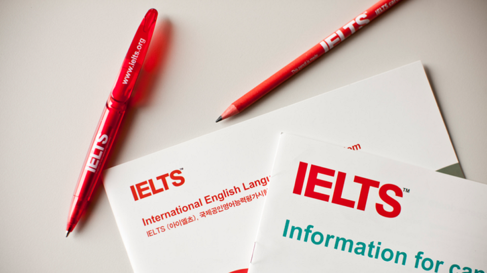 So sánh bài thi IELTS trên giấy (paper-based) và trên máy tính (computer-based) - 1 So sánh bài thi IELTS trên giấy (paper-based) và trên máy tính (computer-based) - 1