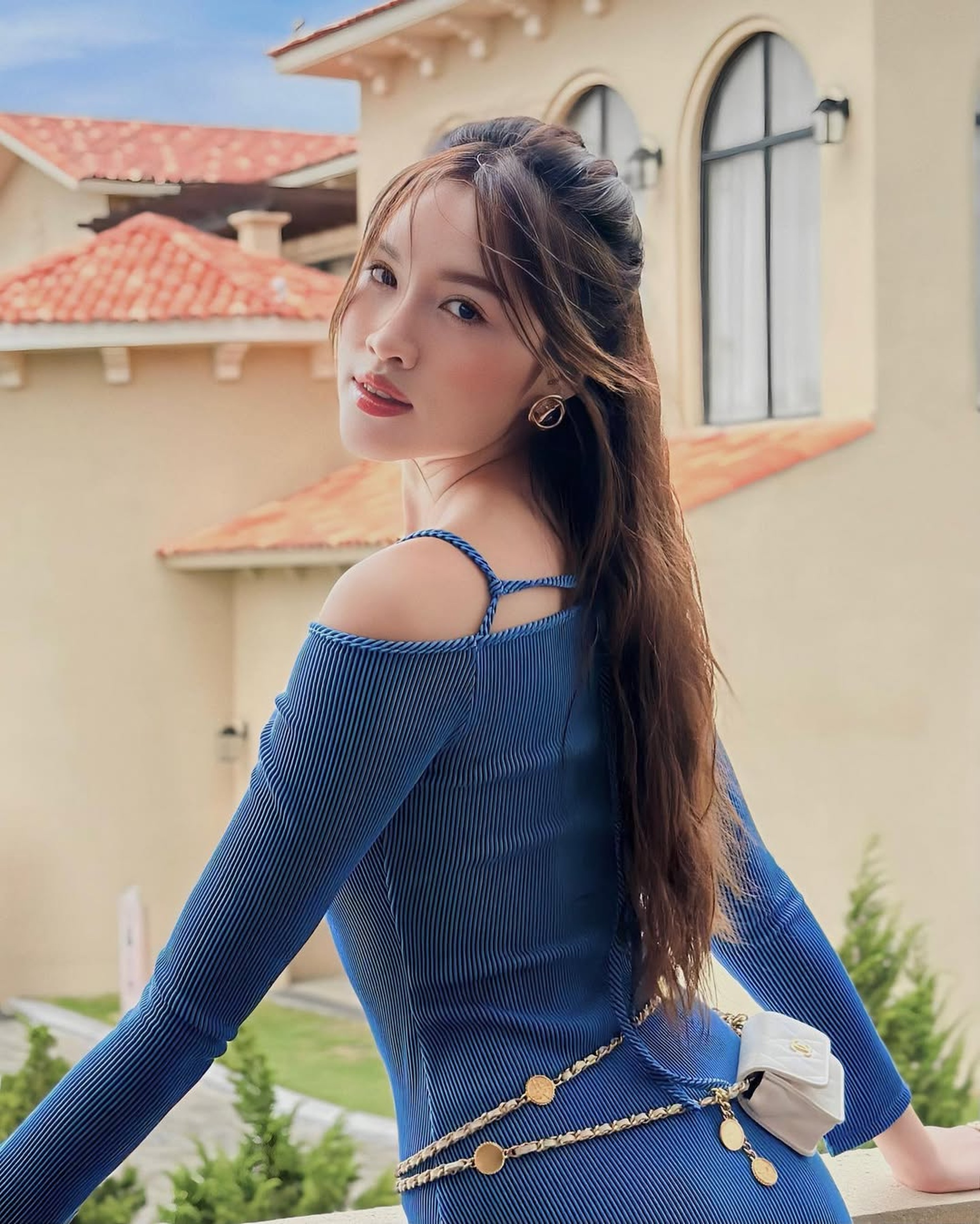 MC Thanh Thanh Huyền thích diện đồ gợi cảm, xách túi hàng hiệu - 4 MC Thanh Thanh Huyền thích diện đồ gợi cảm, xách túi hàng hiệu - 4