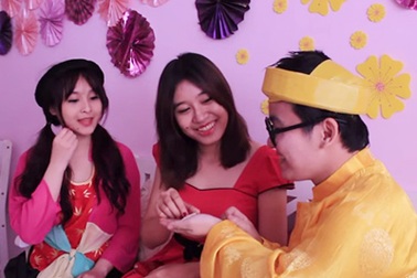Clip hài "trăm phương ngàn kế" kiếm lì xì ngày Tết