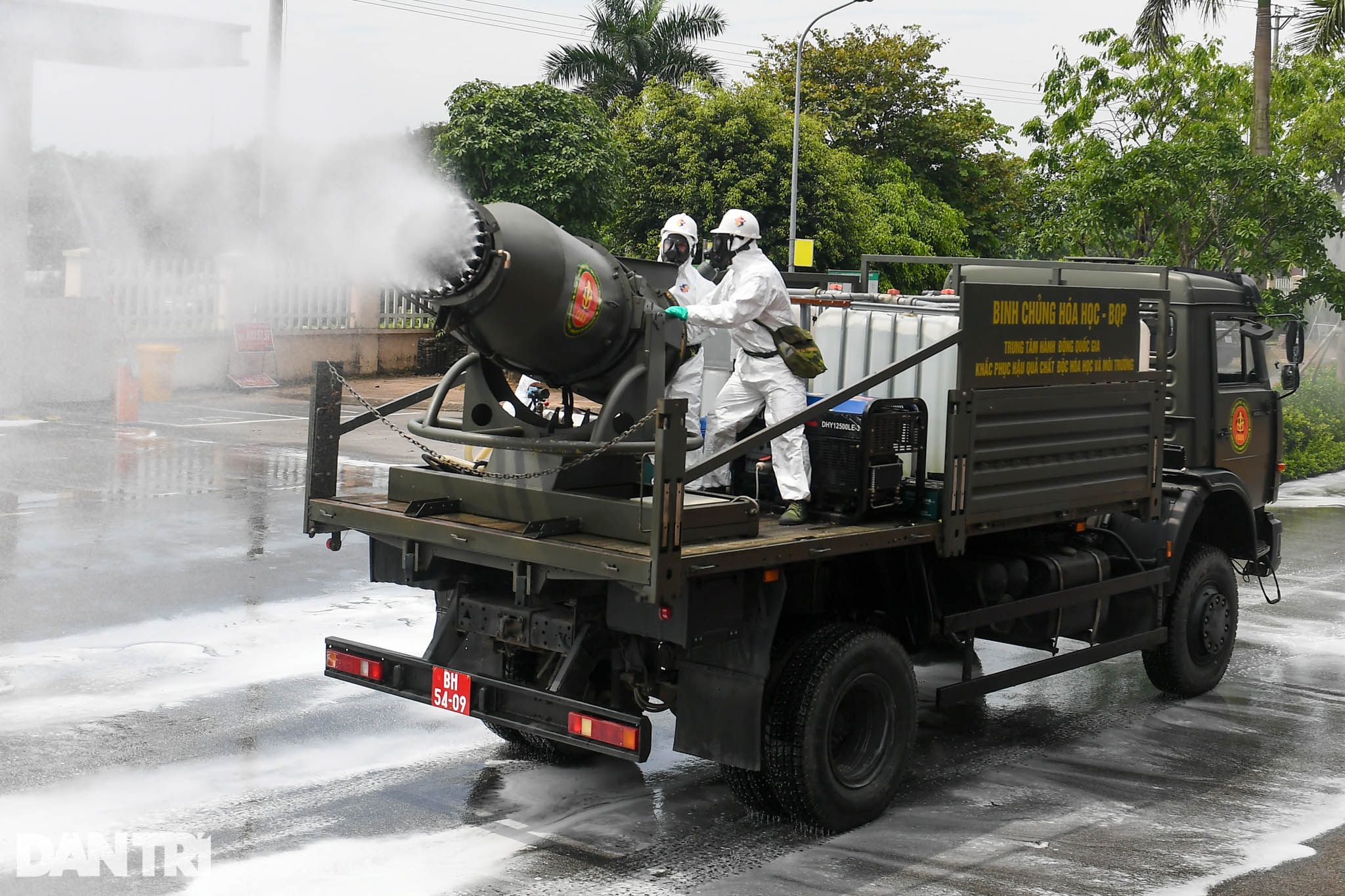 Binh chủng Hóa học tiêu tẩy khử trùng toàn bộ Bệnh viện Bệnh Nhiệt đới TW 2 - 7 Binh chủng Hóa học tiêu tẩy khử trùng toàn bộ Bệnh viện Bệnh Nhiệt đới TW 2 - 7